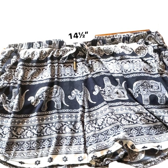 *3/25* Urban Coco shorts paisley elephant‎ pattern size xl - Picture 5 of 8